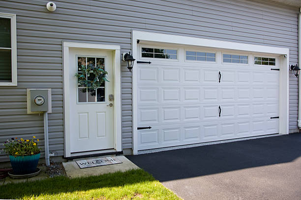24/7 Emergency Garage Door Panel Replacement experts in North Syracuse, NY